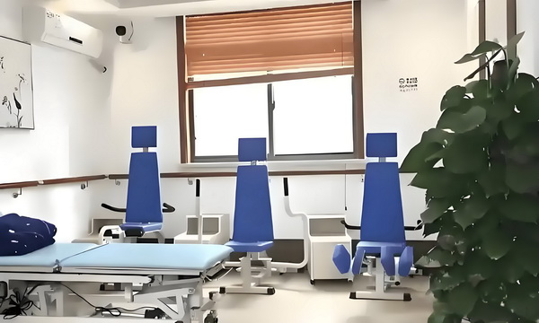 杨幂在首映礼上的一个举动，让赵丽颖再成为焦点